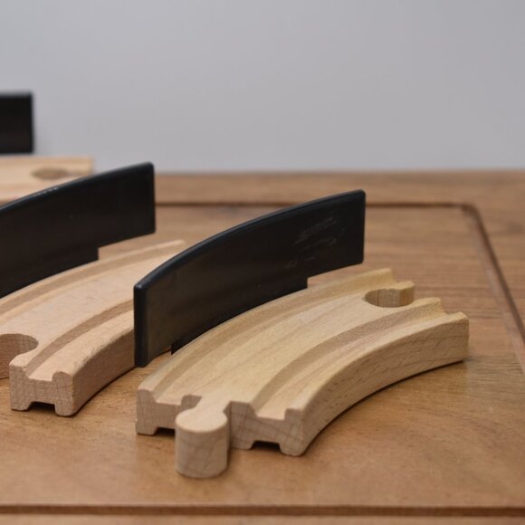 7" and 4" Brio Accessories Curved Fenced Tracks Toys Train Scene Wooden Railway - Picture 6 of 8